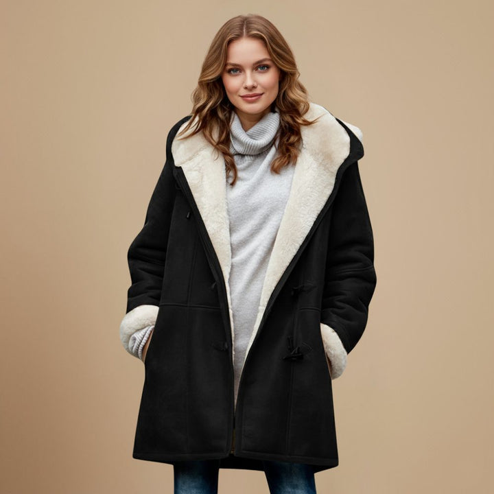 Veelzijdige dames winterjas met toggleknopen. Geschikt voor casual en elegante outfits.