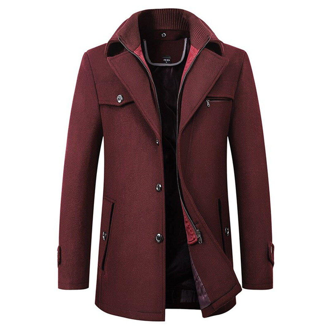 Moderne klassieke heren winterjas met elegante snit. Essentiële warme herenmode voor de koude wintermaanden.