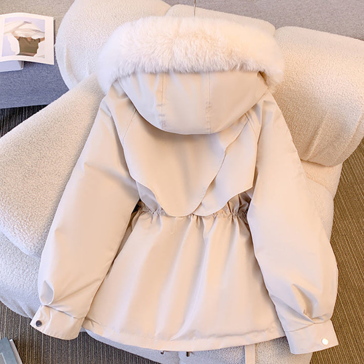 Stijlvolle dames parka, winterjas voor dames, biedt warmte en comfort tijdens de koude wintermaanden.