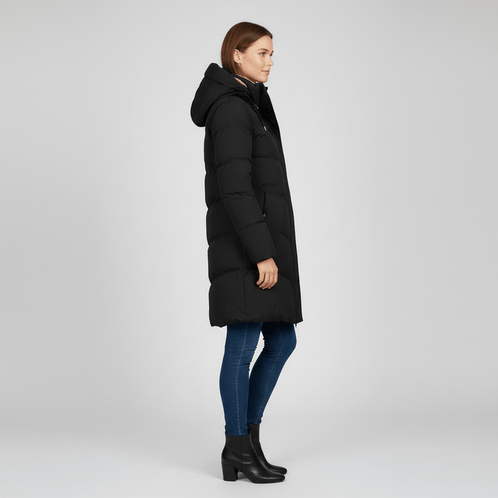 Dames winterjas met gevoerde capuchon en trekkoord, ideaal voor een warme en modieuze winterlook.