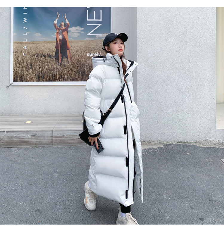 Achterkant Dony Dons Parka Dames: Lange winterjas met capuchon, waterbestendig en warm, ideaal voor buiten.