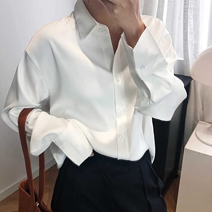 Comfortabele dames blouse, glanzend met V-hals; een elegante en veelzijdige toevoeging aan je garderobe.