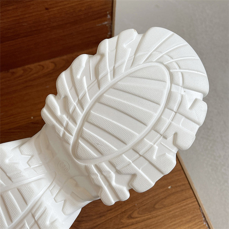Collectie Chezzie dames chunk sneakers: diverse witte en zwarte modellen.