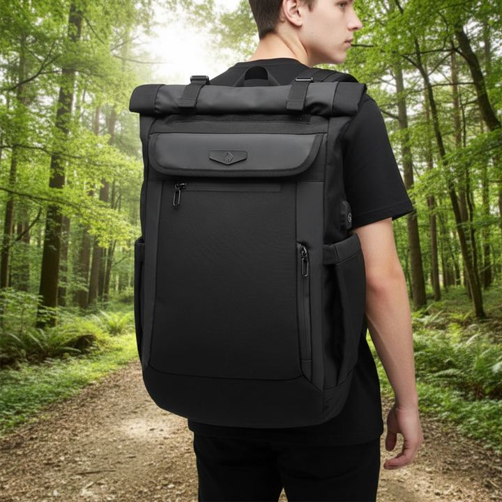 Mannen waterdichte 50L reisrugzak voor outdoor avonturen, comfortabel en duurzaam.