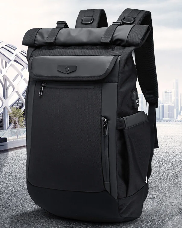 Comfortabele 50L heren rugzak, waterdicht en geschikt als reis- of outdoor rugzak met veel opbergruimte.