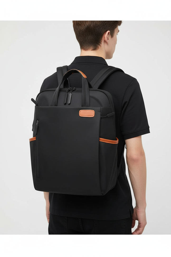 Zwarte anti-diefstal laptop rugzak met verborgen ritssluiting. Waterdicht en veilig voor je spullen. Comfortabel design.