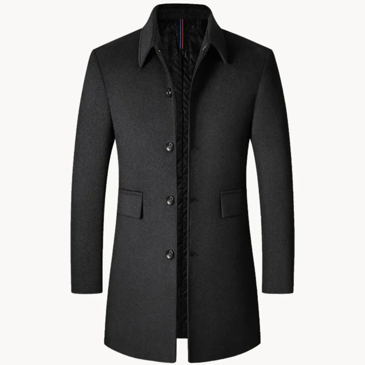 Gedetailleerde weergave van de heren wollen mantel met opstaande kraag; een elegante en warme winterjas optie.