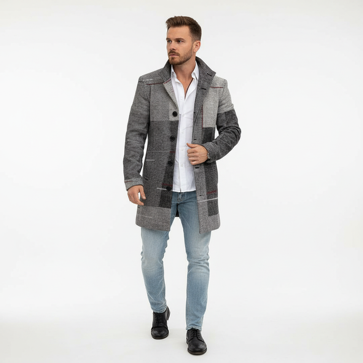 Moderne klassieke heren winterjas met ruitpatroon, combineert warmte, stijl en functionaliteit.