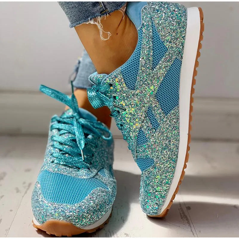 Casual stijl: Comfortabele en stijlvolle dames glitter sportschoenen voor een trendy outfit.