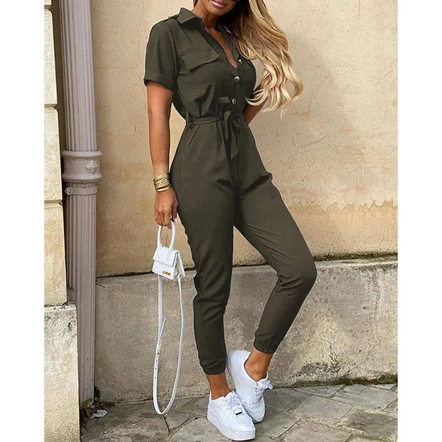 Veelzijdige dames jumpsuit: getailleerd, korte mouwen, taps toelopend, verstelbare tailleband. Casual & semi-formeel.