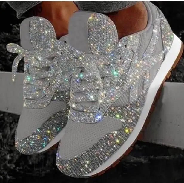 Dames glitter sneakers 'Leona' die sportief comfort combineren met een trendy en stijlvolle uitstraling.