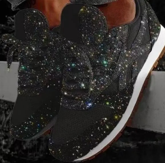 Comfortabele sportieve dames sneakers 'Leona' met glimmende finish, ideaal voor casual en trendy outfits.