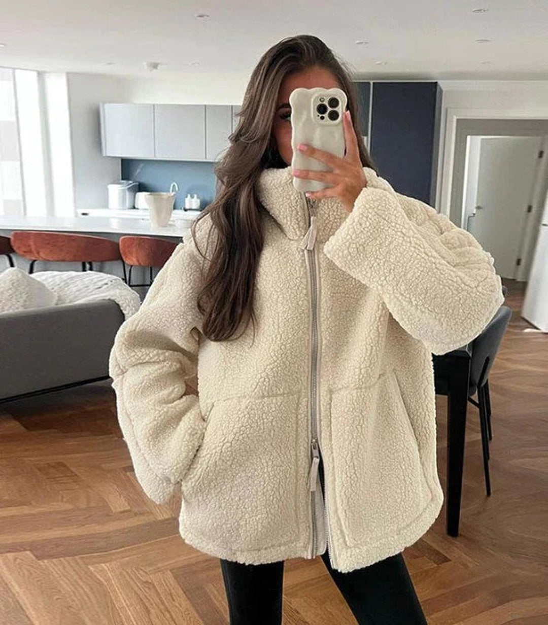 Dames oversized wolmix jas met opstaande kraag in beige/koffiekleur; stijlvolle winterjas voor casual en elegante look.