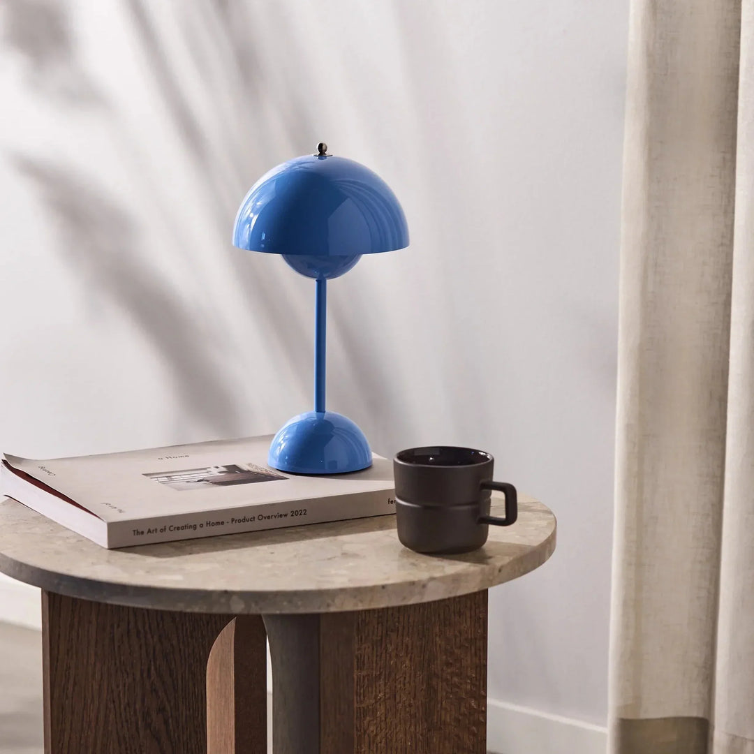 Moderne MoonGlow LED lamp, een eyecatcher in uw kantoor of woonkamer.