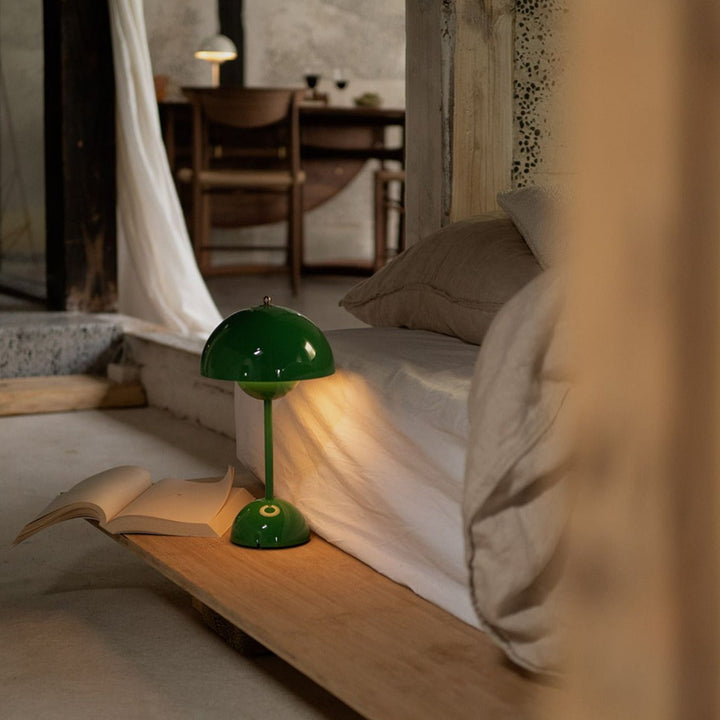 Stijlvolle MoonGlow LED tafellamp, makkelijk te plaatsen, unisex en modern.