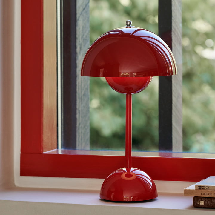 Innovatieve MoonGlow LED designlamp, dimbaar voor perfecte sfeer in huis.