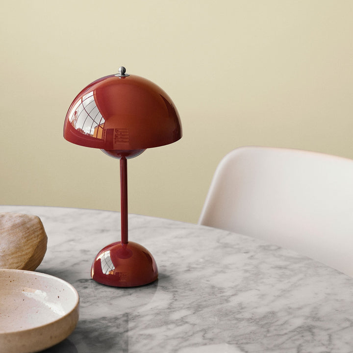 MoonGlow LED tafellamp, draadloze sfeerverlichting voor thuis, eenvoudig te bedienen.