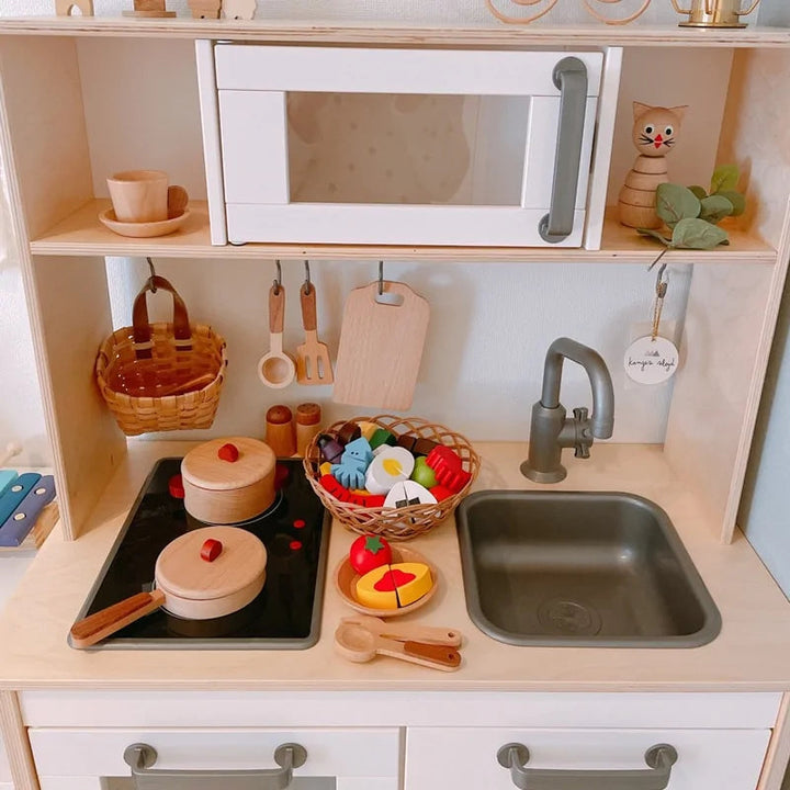 CooknTimber houten keukenspeelgoed. Educatief en duurzaam boomstam speelgoed voor creatief rollenspel van elk kind.