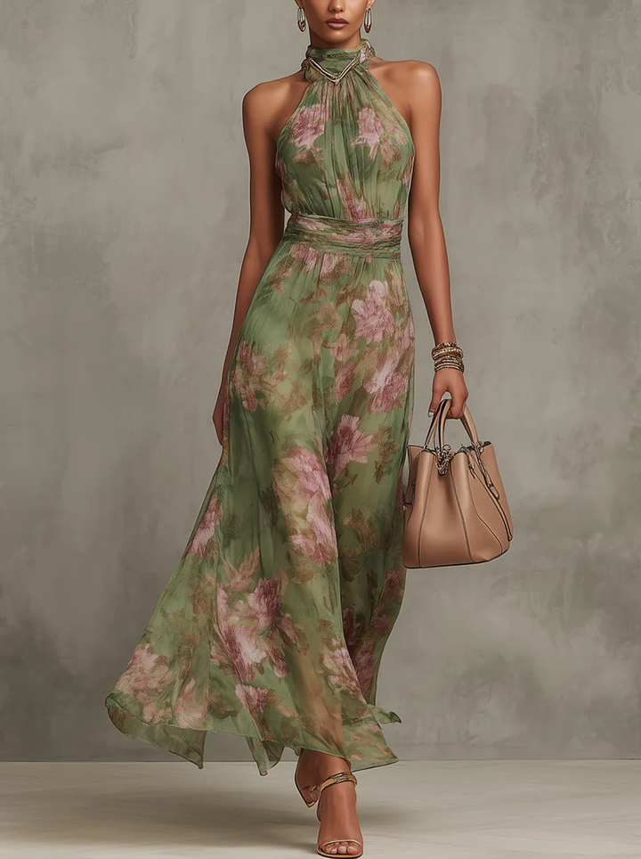 Elegante dames maxi jurk met levendige bloemenprint en chique halternek, perfect voor zomerse dagen of feesten.