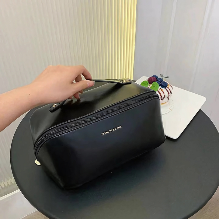 Elegante PU leren toilettas, een onmisbare beautycase voor de georganiseerde vrouw en haar make-up.