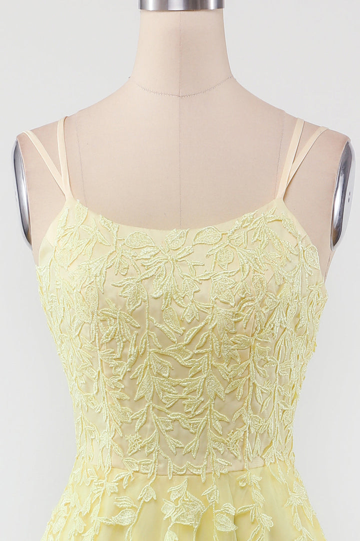 Victoria tule avondjurk met elegante applicaties. Ideaal voor bruiloften of speciale feesten.