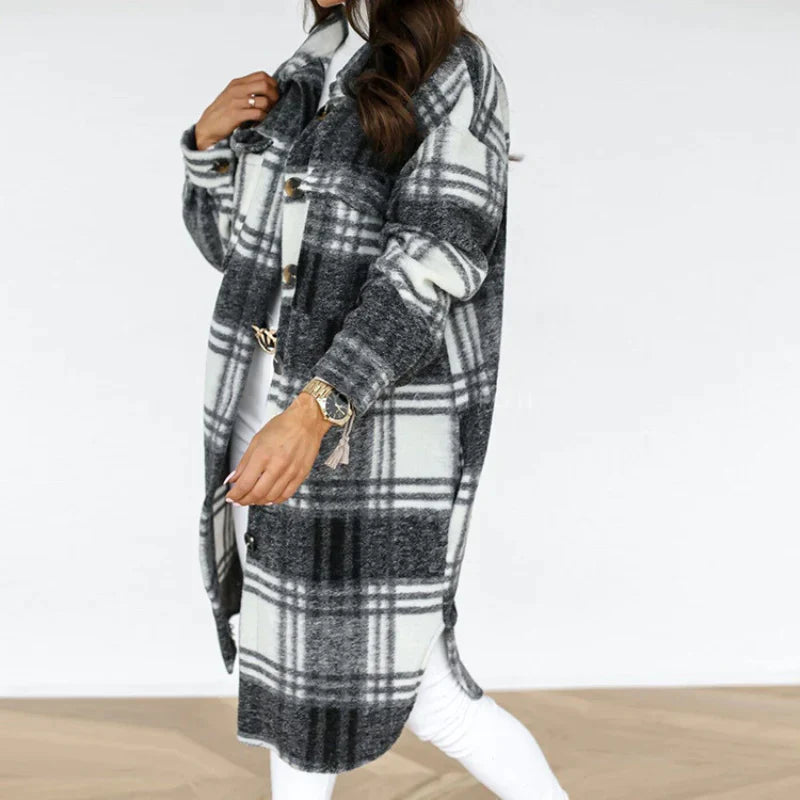 Geruite lange damesjas. Trendy herfst- & winterjas, een must-have voor uw garderobe.