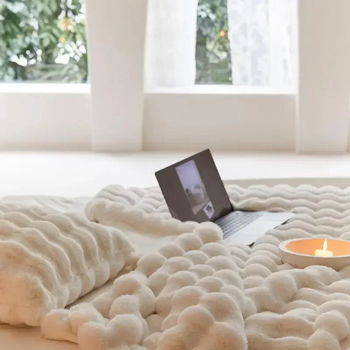 Dik en warm fleece deken, perfect voor een knusse sfeer. Pluche en heerlijk zacht voor thuis.