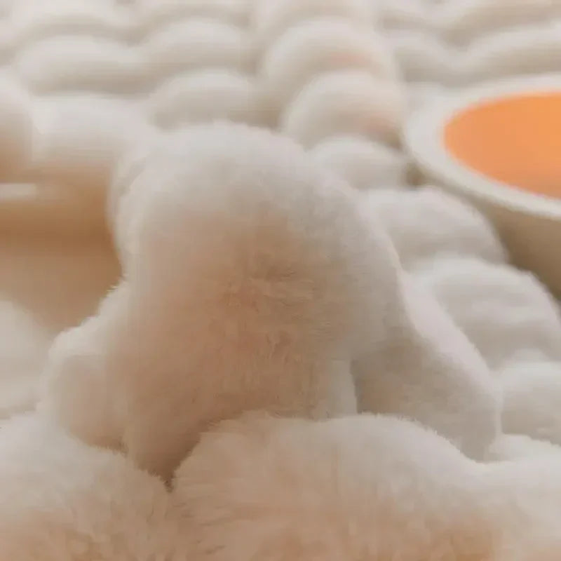 De populaire WarmWol pluche deken: warm, zacht en knus voor ultiem comfort in huis.