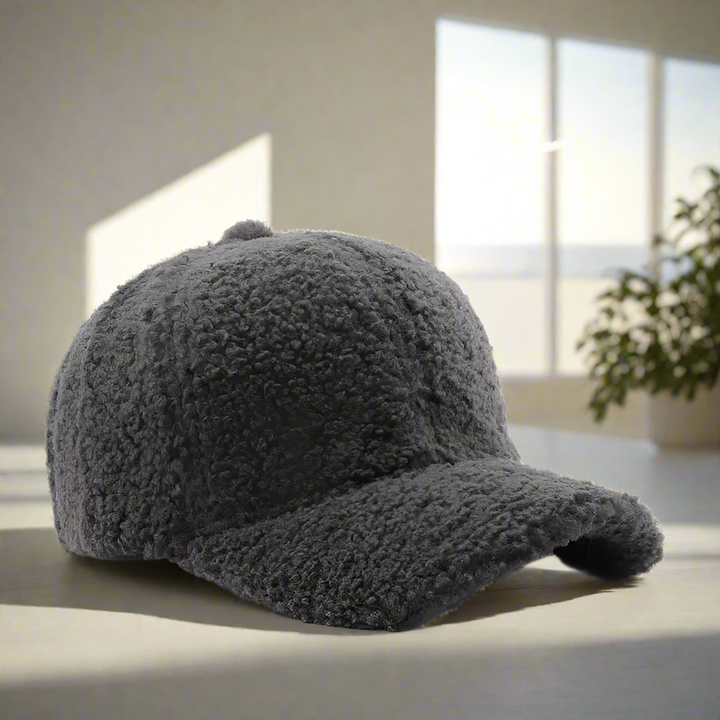 Warme herfst-winterpet, zacht materiaal voor comfortabel casual gebruik.