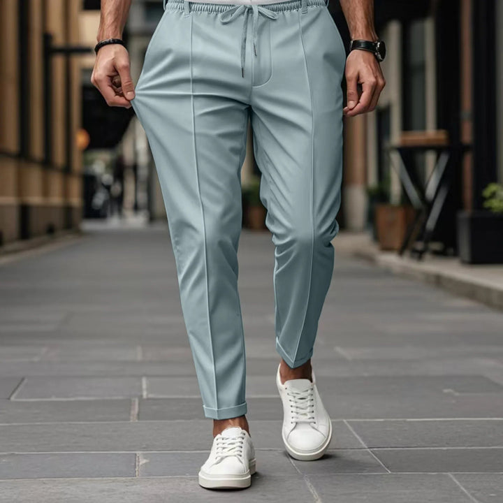 Moderne slim fit zakelijke herenbroek, ideaal voor kantoor, meetings of een smart casual avond uit.