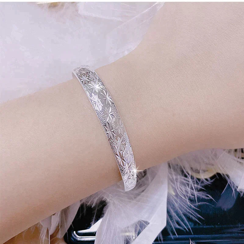 Glanzende verzilverde sterarmband voor dames, elegant modeaccessoire van hoge kwaliteit, verstelbaar.