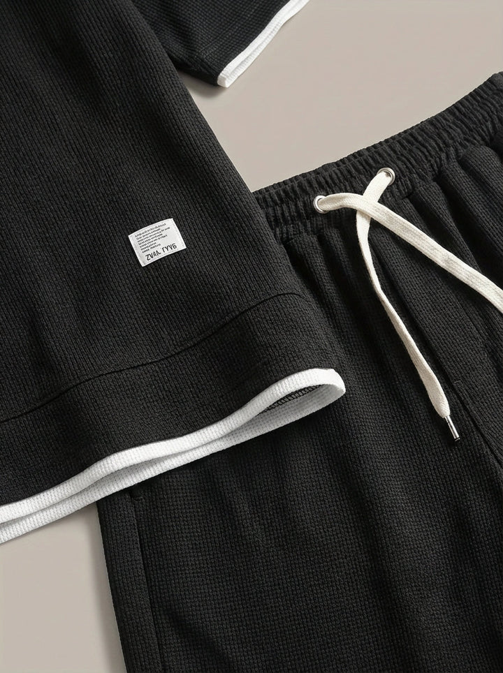 Modieuze heren zomer set met T-shirt en short. Casual tweedelige outfit met bies, verkrijgbaar in diverse kleuren.