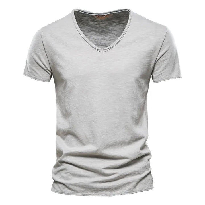 Modern heren V-hals zomer shirt, ademend en comfortabel voor een casual look.