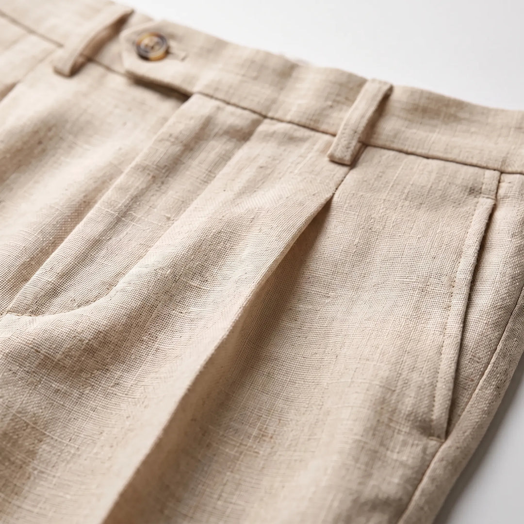 Stijlvolle heren broek met wijde pijpen, een elegante modetrend voor de zomercollectie.