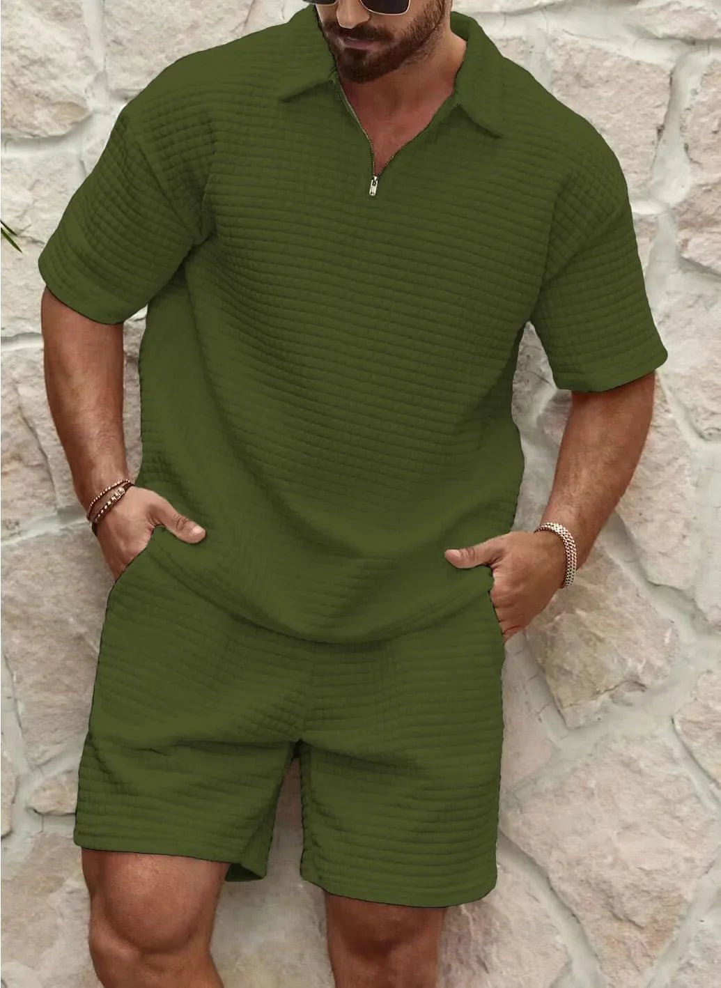 Heren zomerset: comfortabele, ademende polo en shorts. Tweedelig voor warme dagen en zomerkleding.