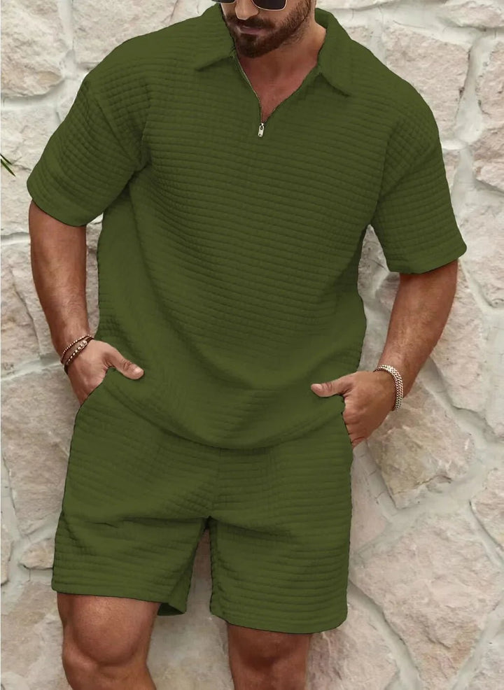 Heren zomerset: comfortabele, ademende polo en shorts. Tweedelig voor warme dagen en zomerkleding.