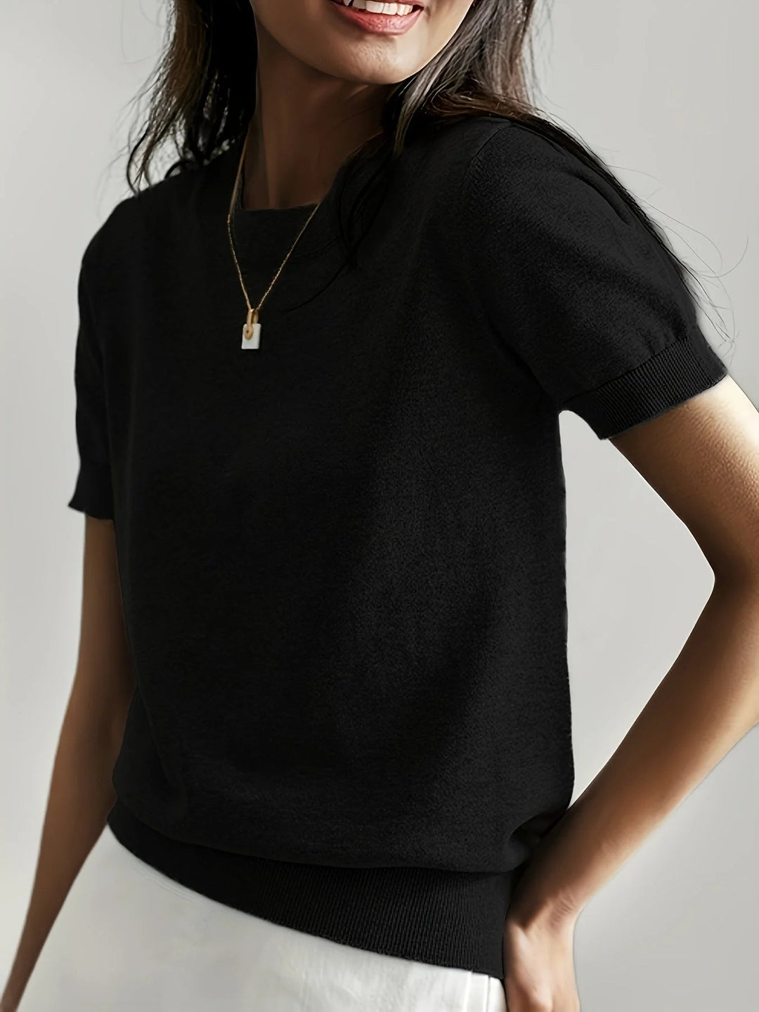 Veelzijdige Mira top, dames trui met korte mouwen; essentieel voor je lente/zomer garderobe.