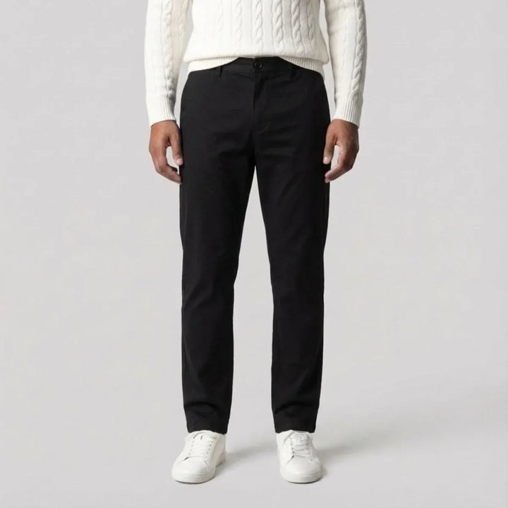 Stijlvolle zwarte heren chino met regular fit en rechte pijpen. Comfortabele en veelzijdige casual broek.