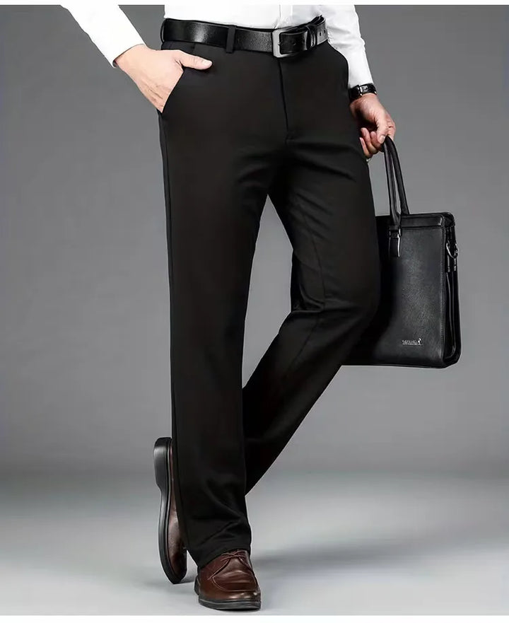 Comfortabele heren stretchbroek met rechte pijp, veelzijdig voor zakelijk en smart casual.
