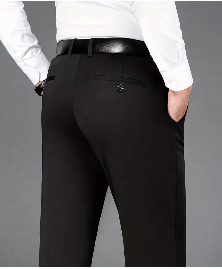 Moderne heren pantalon, rechte pijp, stretch, essentiële zakelijke kleding voor mannen.