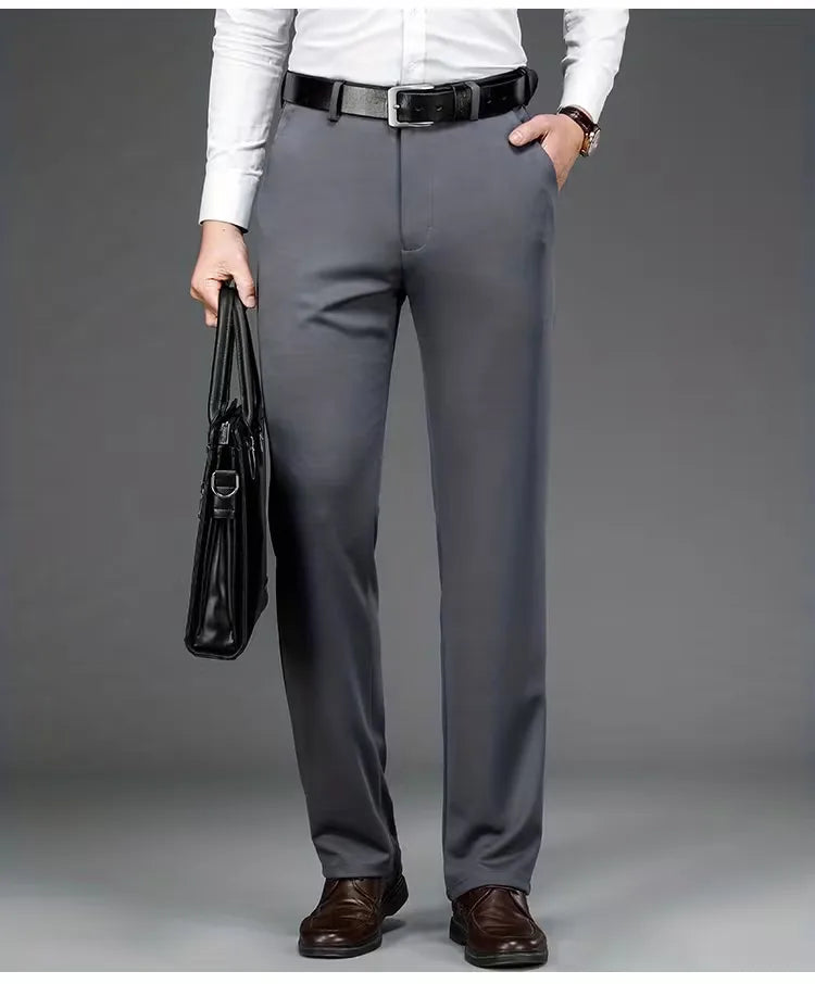 Veelzijdige heren pantalon met rechte pijpen, comfortabele pasvorm voor dagelijks gebruik.