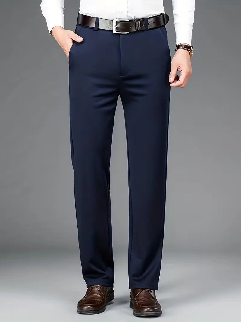 Praktische herenbroek met rechte pijpen, stretch, comfortabel, voor zakelijke en dagelijkse look.