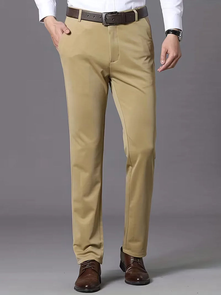 Essentiële heren zakelijke broek, rechte pijp, regular fit, comfortabel voor de moderne man.