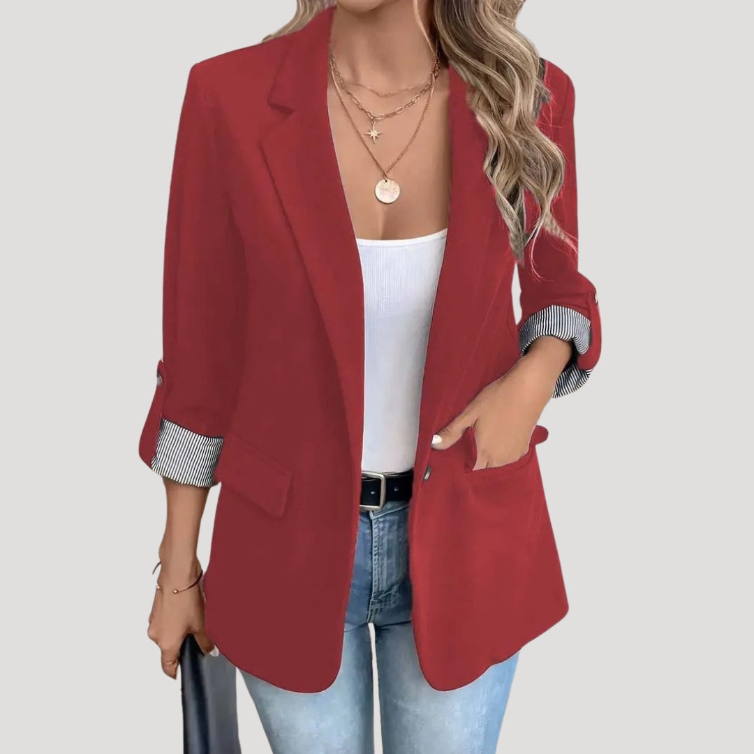Chique grijze damesblazer, getailleerd, met opgerolde mouwen, veelzijdig voor elke gelegenheid.