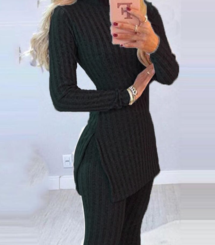 Stijlvolle dames loungewear set Féline in slim fit, ideaal als comfortabel huispak of casual tweeledige outfit.