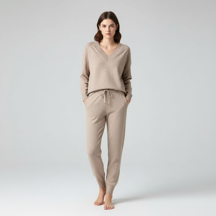 Casual chique gebreide dames set 'Alicia' met V-hals trui en broek. Ideale comfortabele tweedelige outfit.