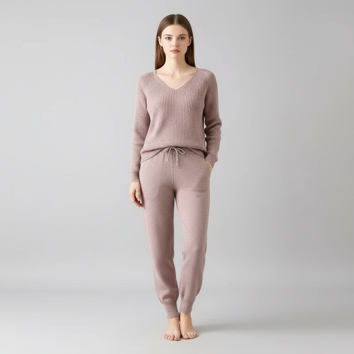 Gebreide set 'Alicia' voor dames. Tweedelige outfit: comfortabel, warm en stijlvol voor herfst/winter mode.