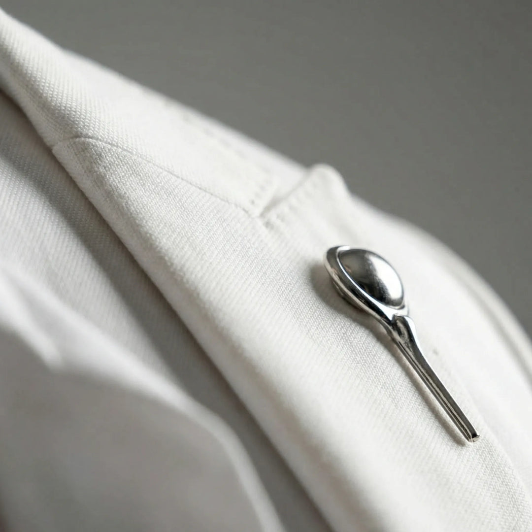 Trendy slim-fit kostuum voor heren. Dit modieuze tweedelige pak zorgt voor een scherpe, elegante uitstraling.