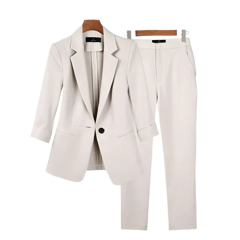 Dames tweedelige blazerset, elegant zakelijk kostuum voor een chique en formele kantooroutfit. Trendy dameskleding.