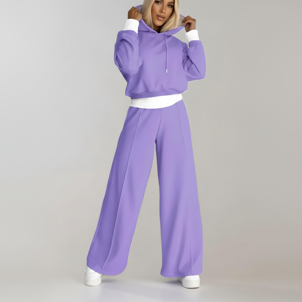 Veelzijdige dames outfit set: trendy hoodie en broek ensemble, perfect als loungewear of casual kleding.